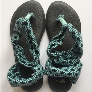 NWOT Sanuk Yoga Slings